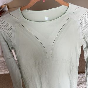 Lulu lemon long sleeve workout top